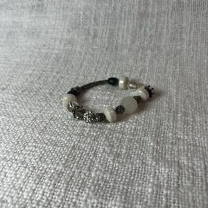 Vintage‎ Silver Tone Gemstone Beaded Stretch Bracelet Crown Black White Bar